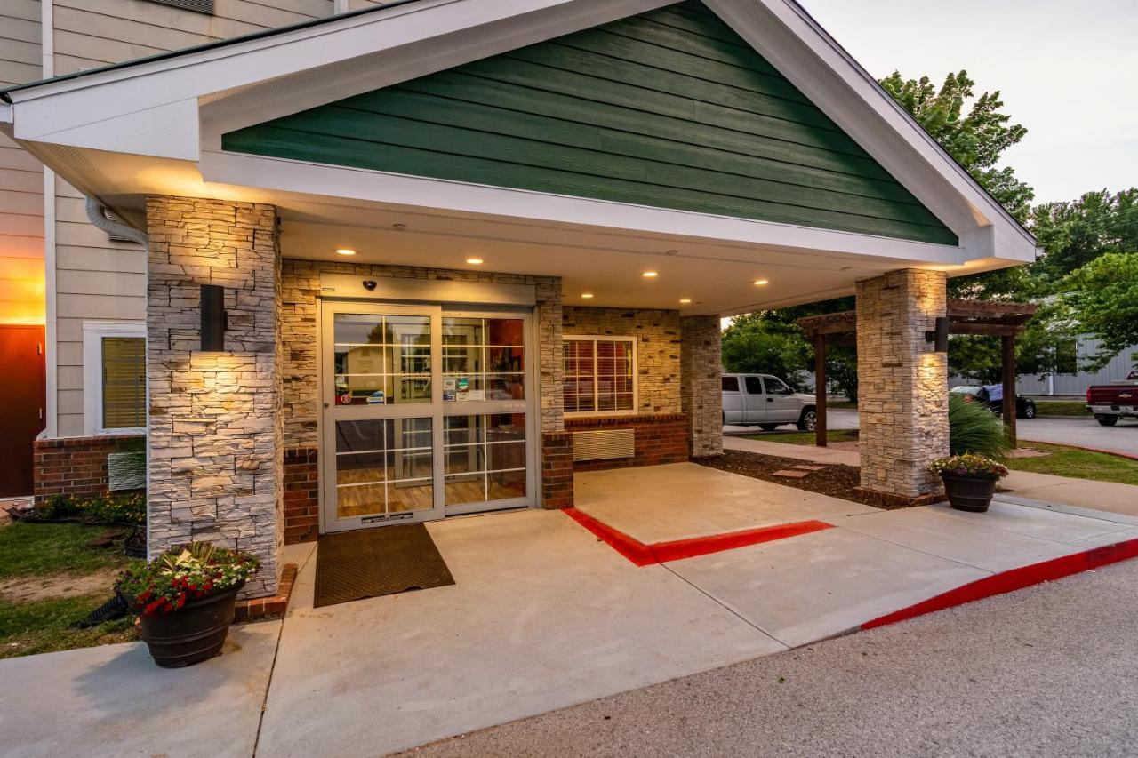 Hometowne Studios & Suites By Red Roof Bentonville Exterior photo