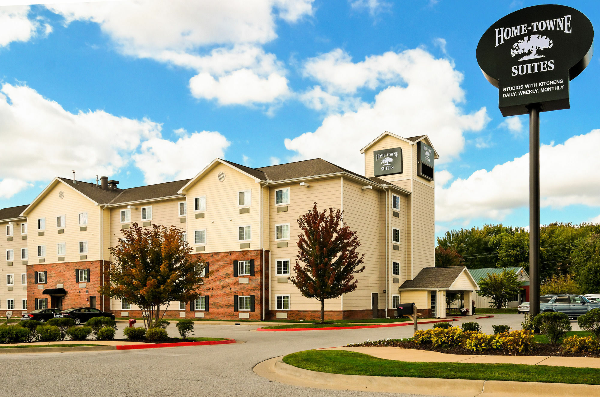 Hometowne Studios & Suites By Red Roof Bentonville Exterior photo