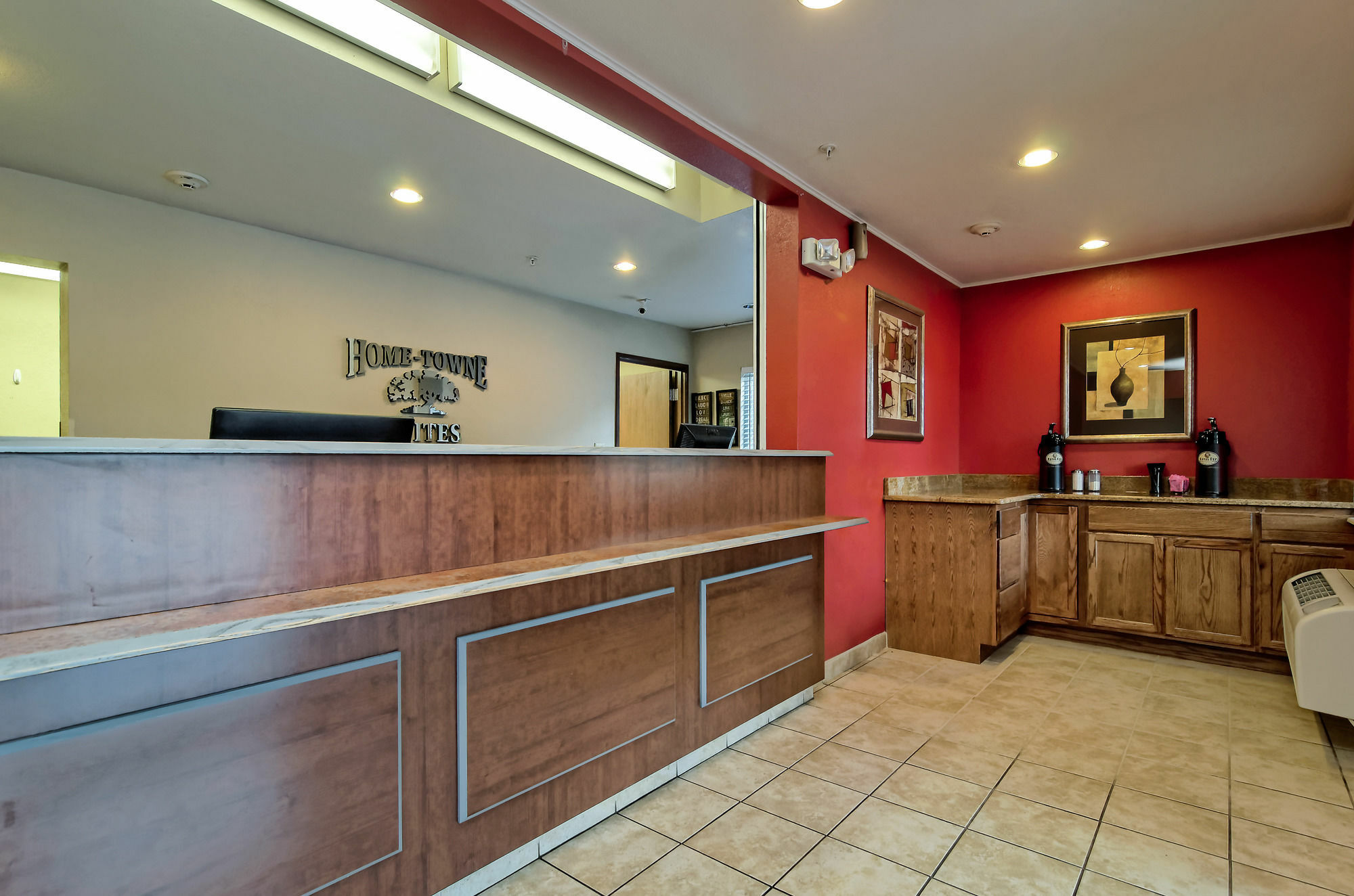 Hometowne Studios & Suites By Red Roof Bentonville Exterior photo
